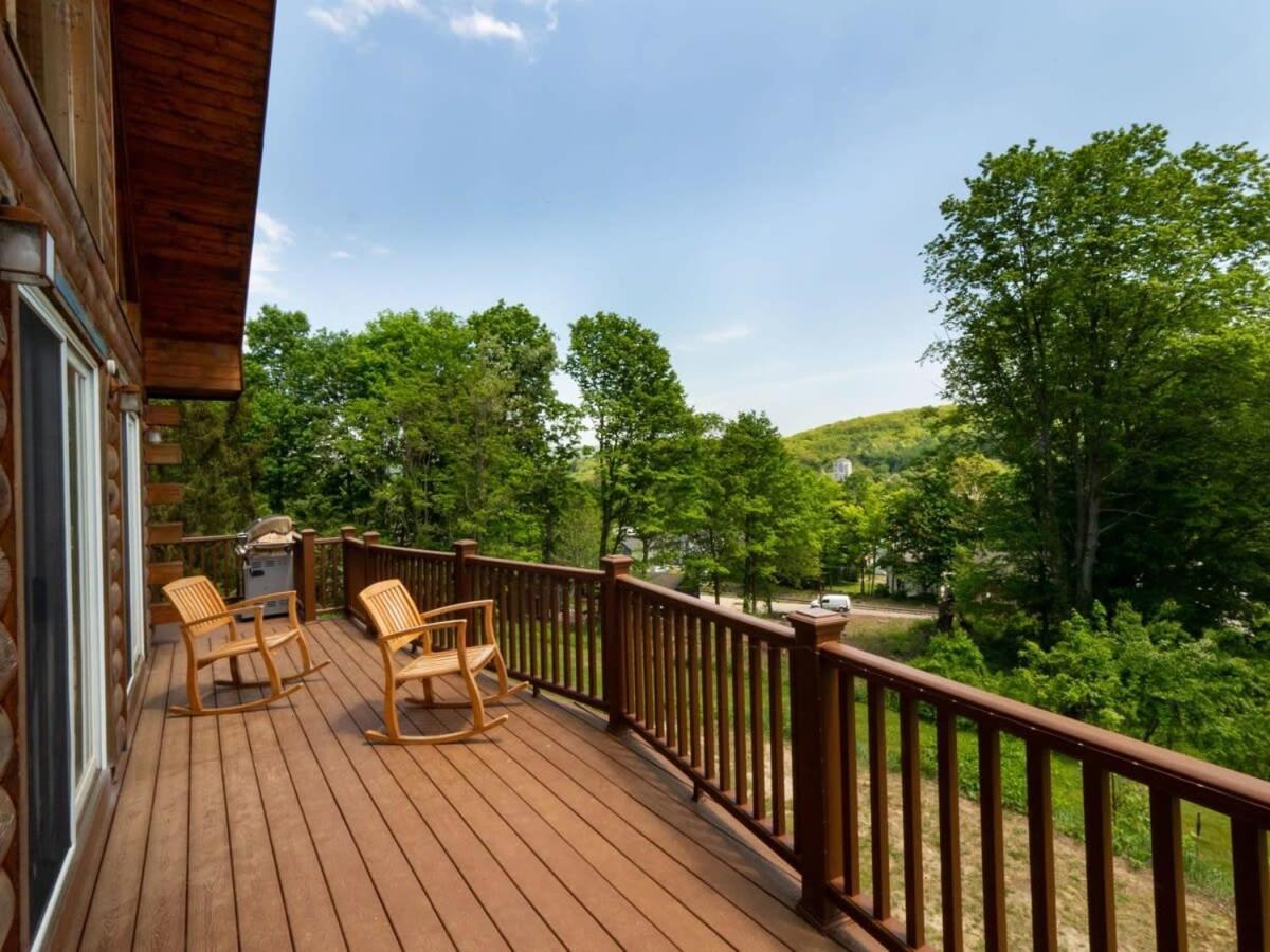 Berkshire Vacation Rentals: Great Barrington Cabin Sleeps 14 Walk To Town Esterno foto